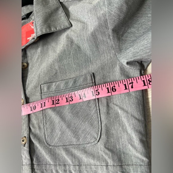 The North Face XS / TP button down long sleeve Shirt shade of grey - Picture 10 of 11